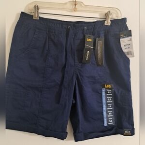 Lee Bermuda Short. Mid rise. Roll up. Roll down.